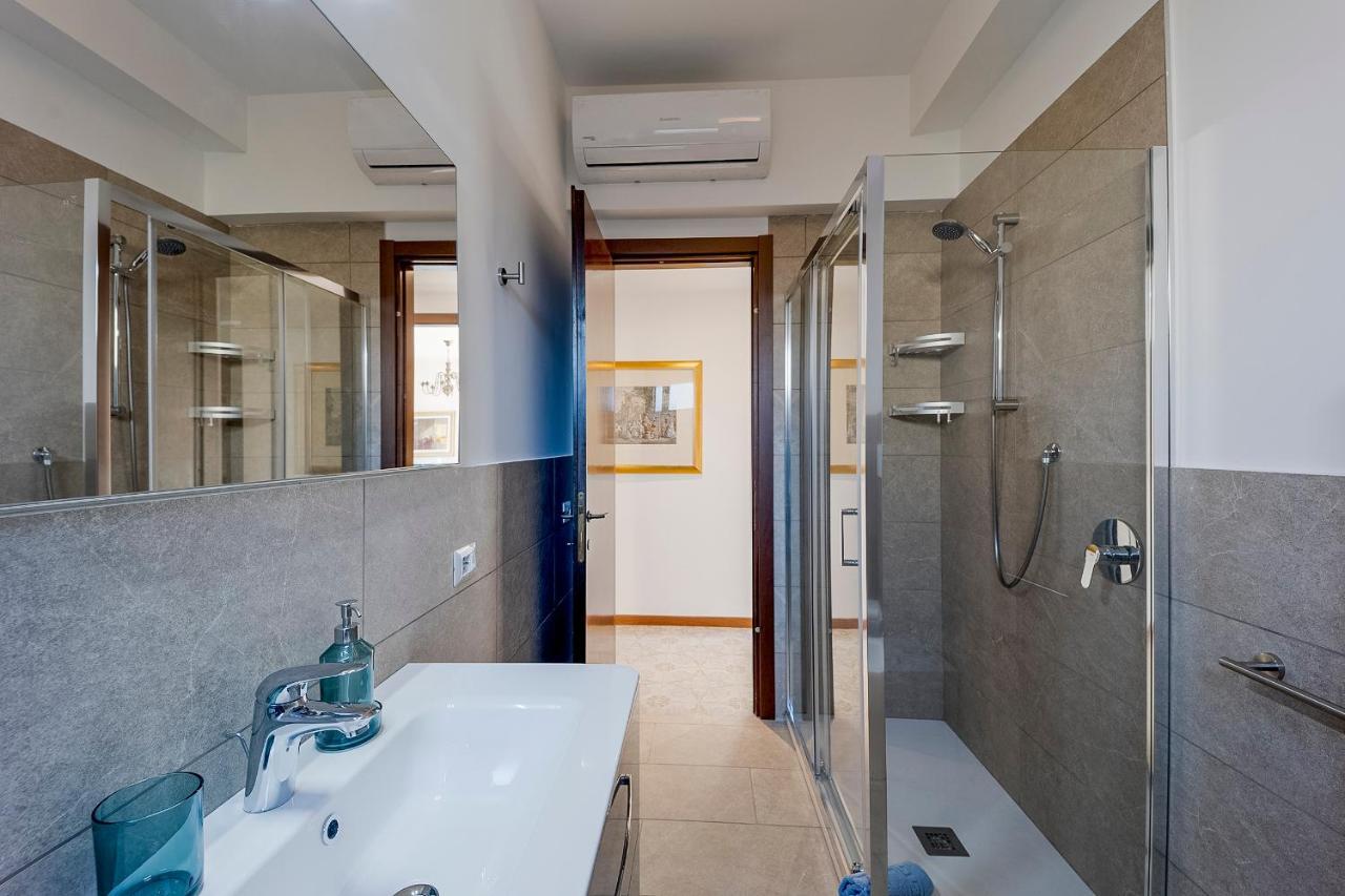 Апартаменти Portosole Attic - With Terrace And Private Parking Санремо Екстер'єр фото