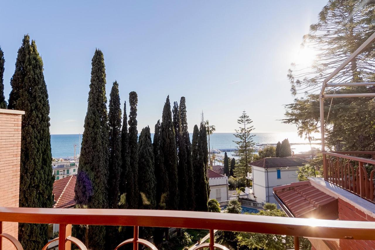 Апартаменти Portosole Attic - With Terrace And Private Parking Санремо Екстер'єр фото